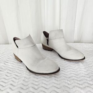 Seychelles Snare Suede Ankle Boots Off White Size 6